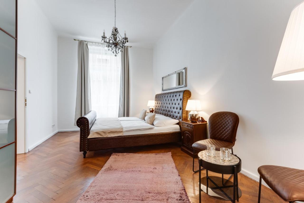 Luxury Riverside Apartments In The Center Of Prag Exteriör bild