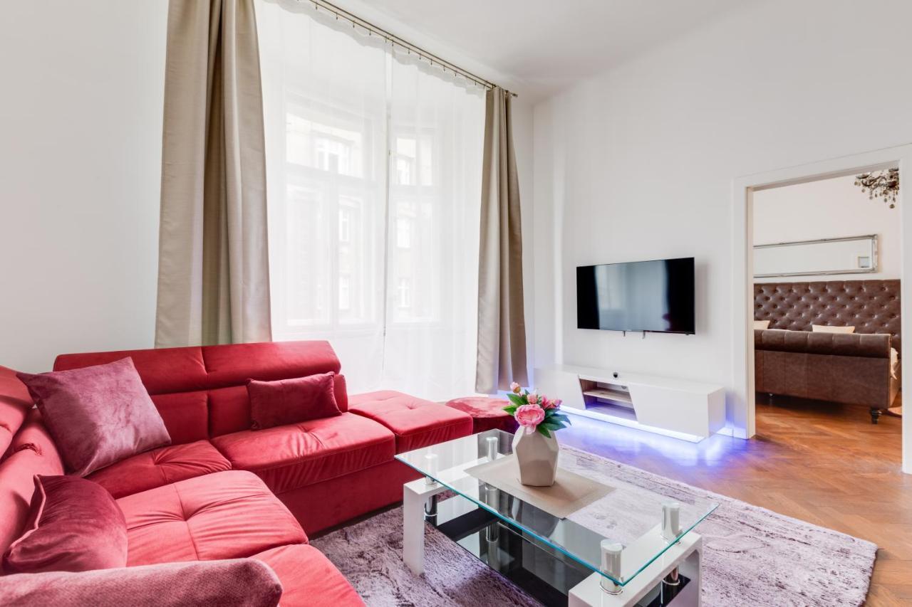 Luxury Riverside Apartments In The Center Of Prag Exteriör bild