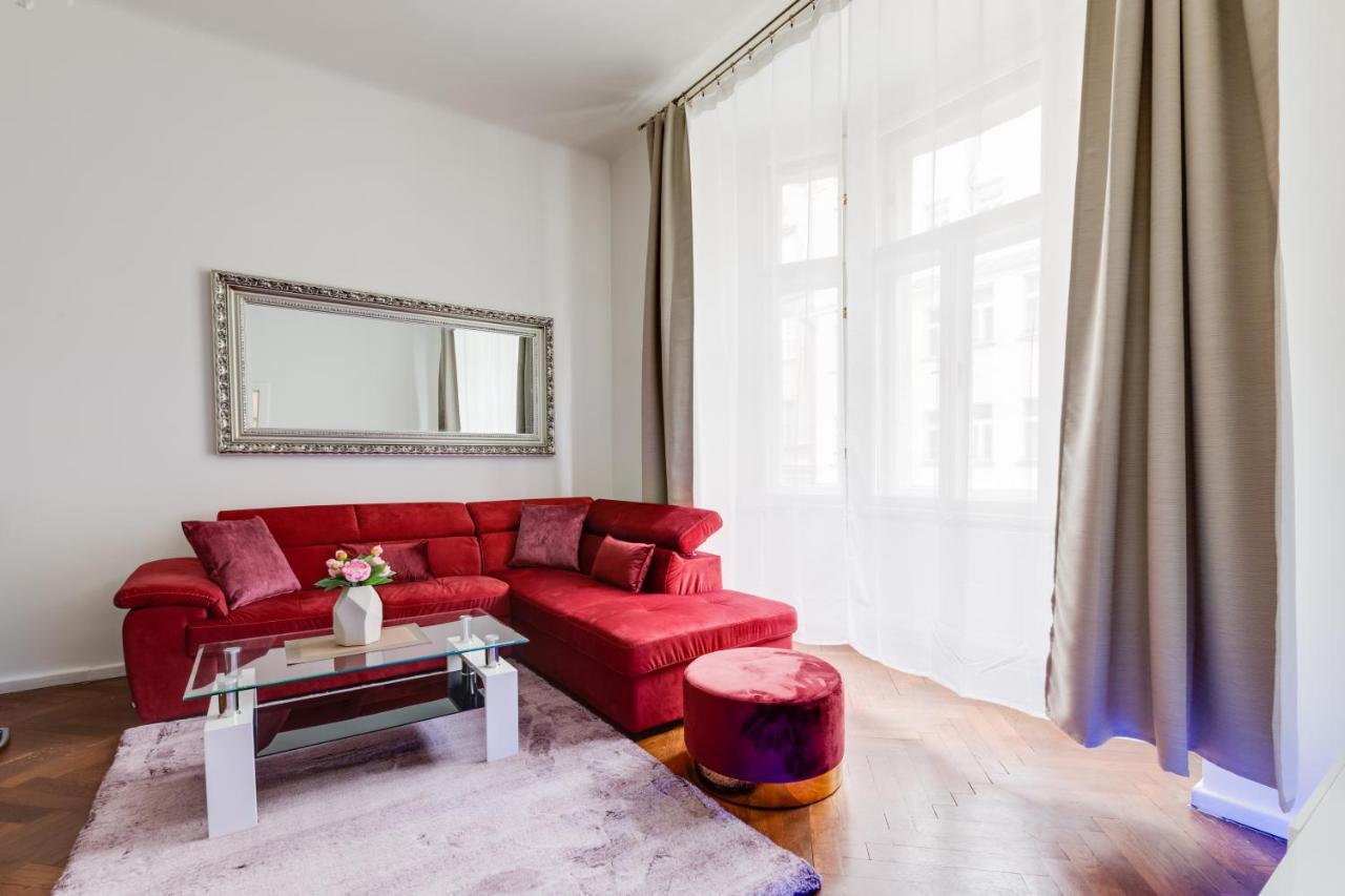 Luxury Riverside Apartments In The Center Of Prag Exteriör bild