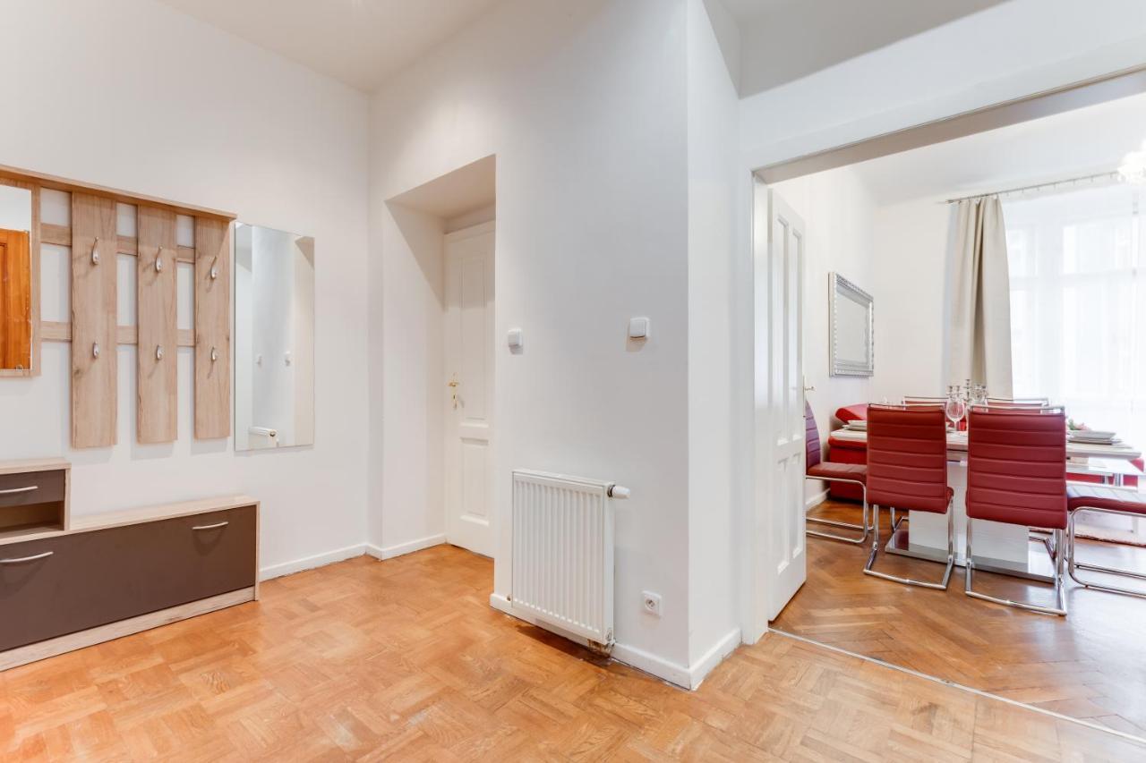 Luxury Riverside Apartments In The Center Of Prag Exteriör bild
