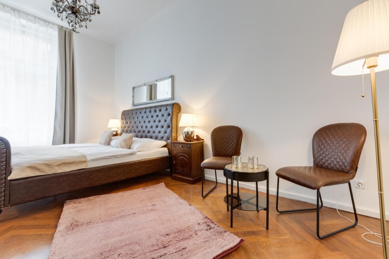 Luxury Riverside Apartments In The Center Of Prag Exteriör bild