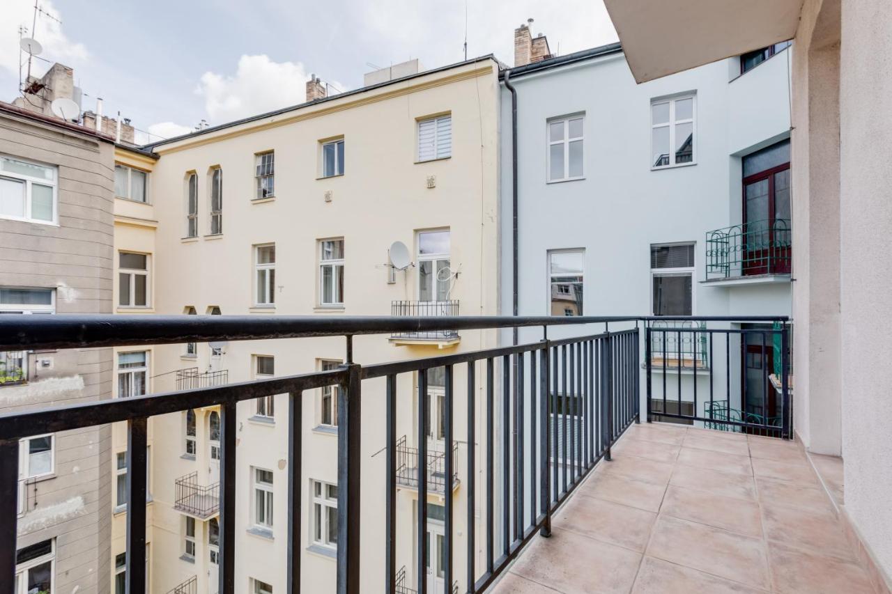 Luxury Riverside Apartments In The Center Of Prag Exteriör bild