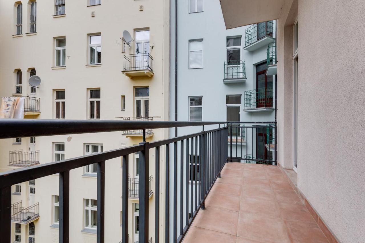 Luxury Riverside Apartments In The Center Of Prag Exteriör bild