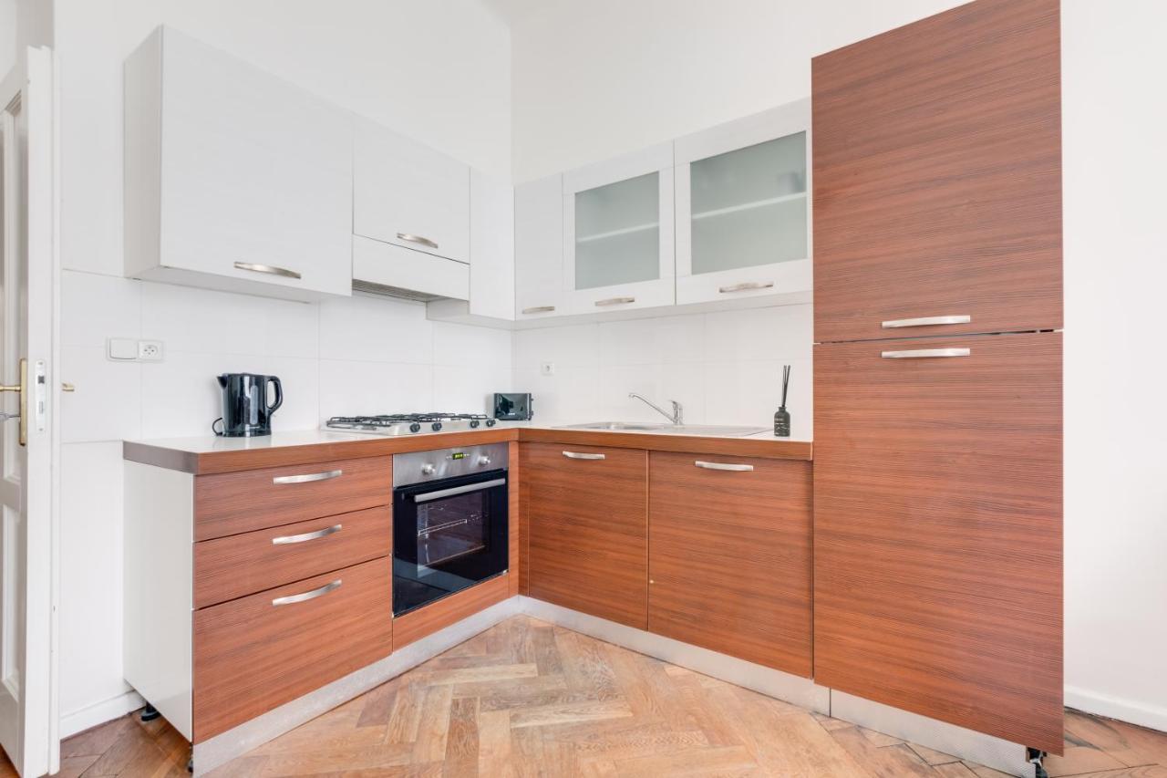 Luxury Riverside Apartments In The Center Of Prag Exteriör bild