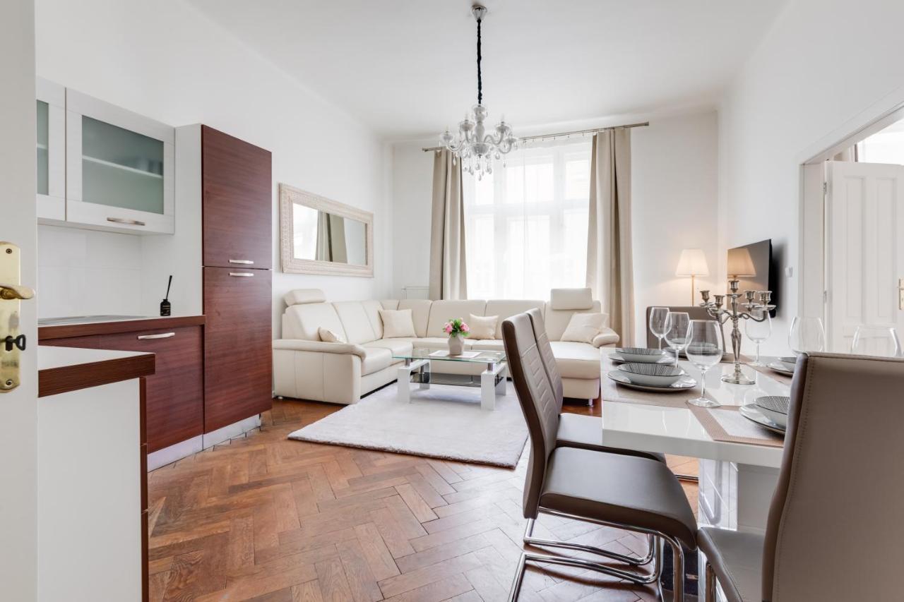 Luxury Riverside Apartments In The Center Of Prag Exteriör bild