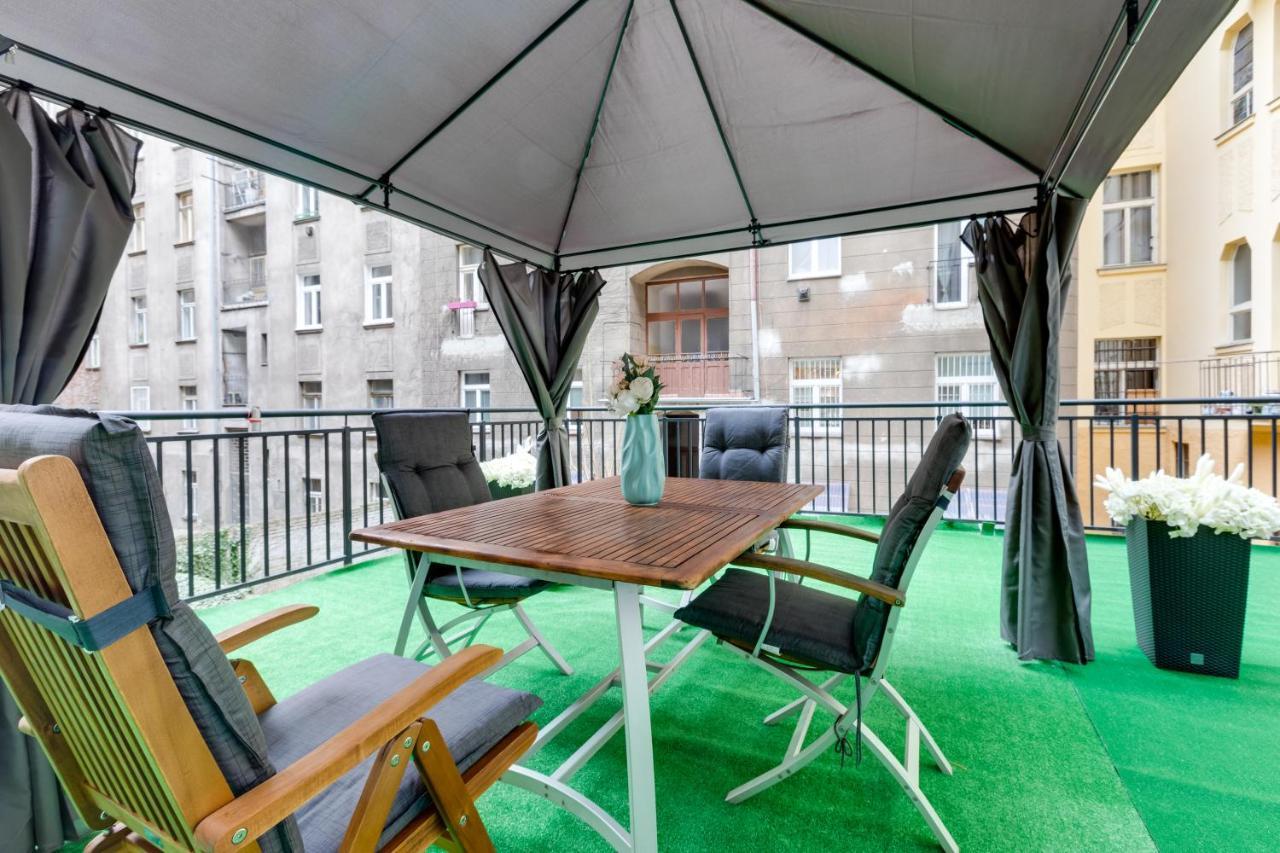 Luxury Riverside Apartments In The Center Of Prag Exteriör bild