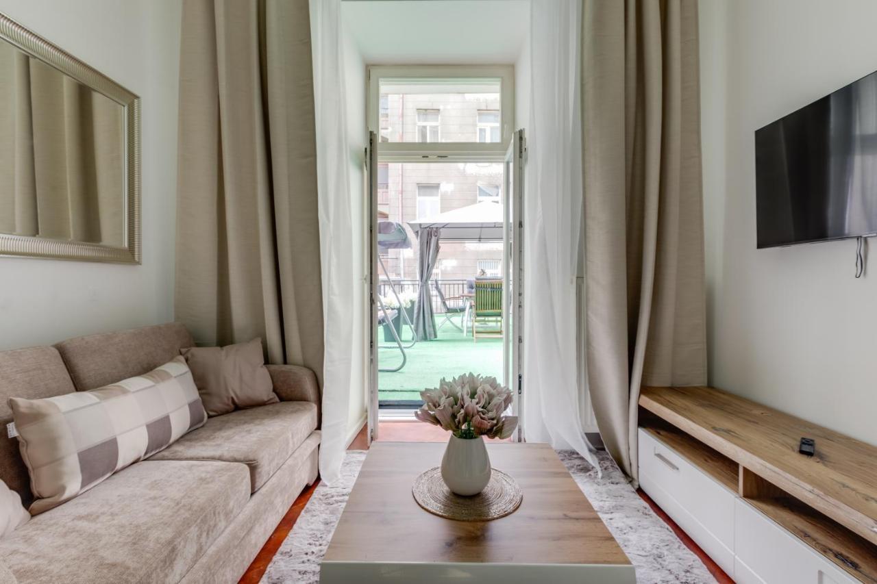 Luxury Riverside Apartments In The Center Of Prag Exteriör bild