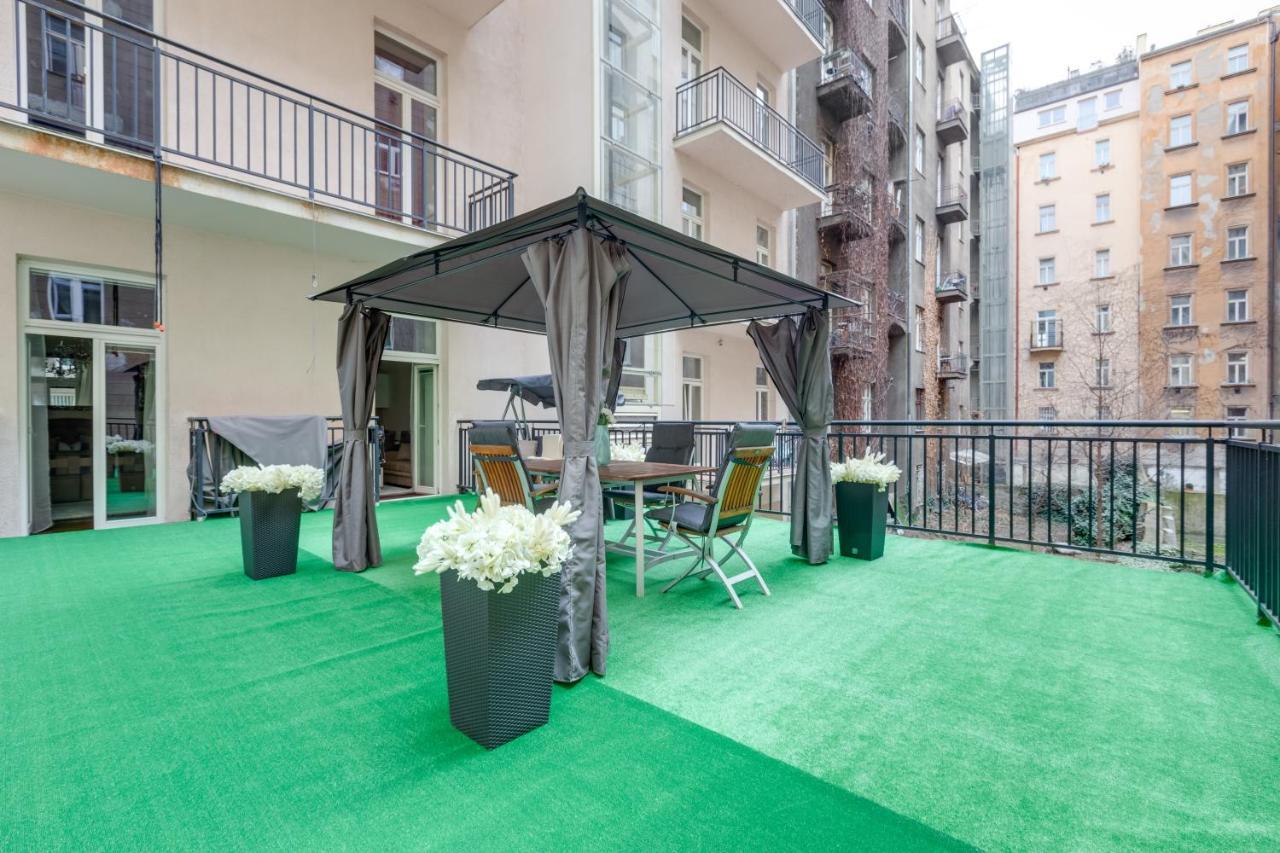Luxury Riverside Apartments In The Center Of Prag Exteriör bild