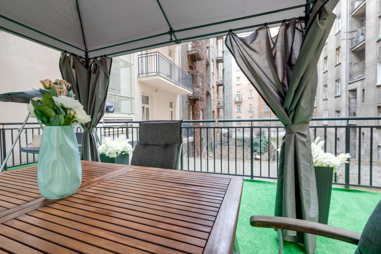 Luxury Riverside Apartments In The Center Of Prag Exteriör bild