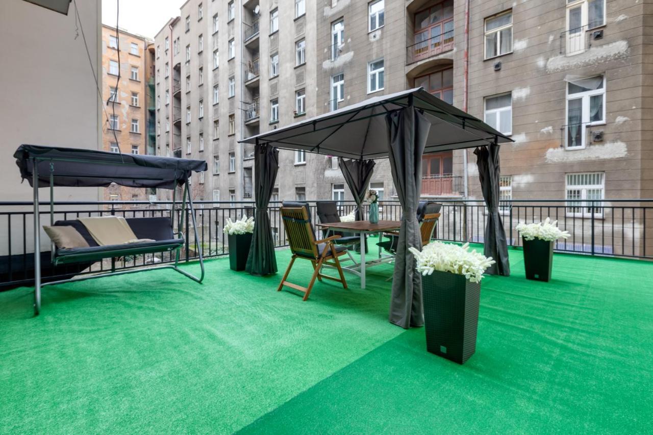 Luxury Riverside Apartments In The Center Of Prag Exteriör bild