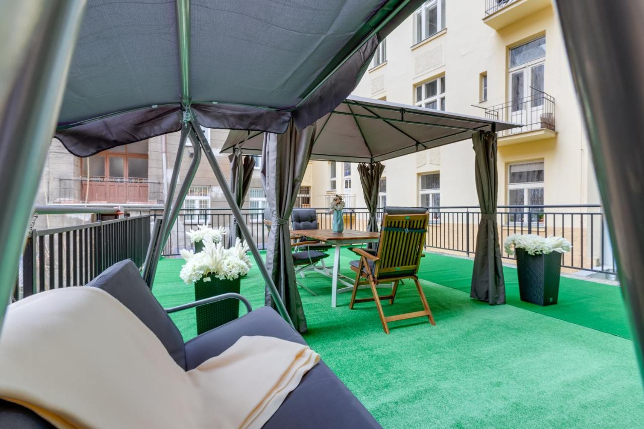 Luxury Riverside Apartments In The Center Of Prag Exteriör bild