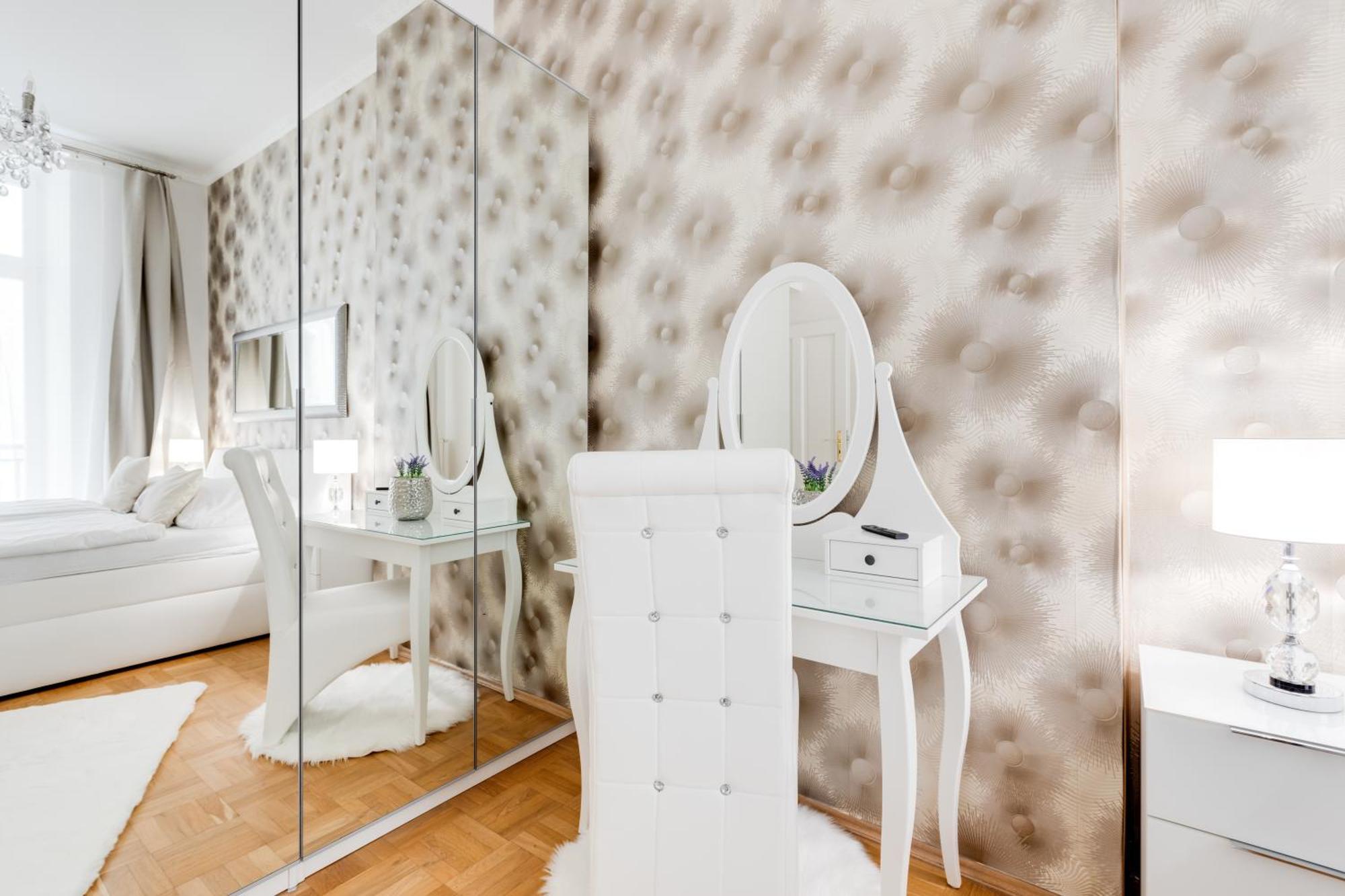 Luxury Riverside Apartments In The Center Of Prag Exteriör bild