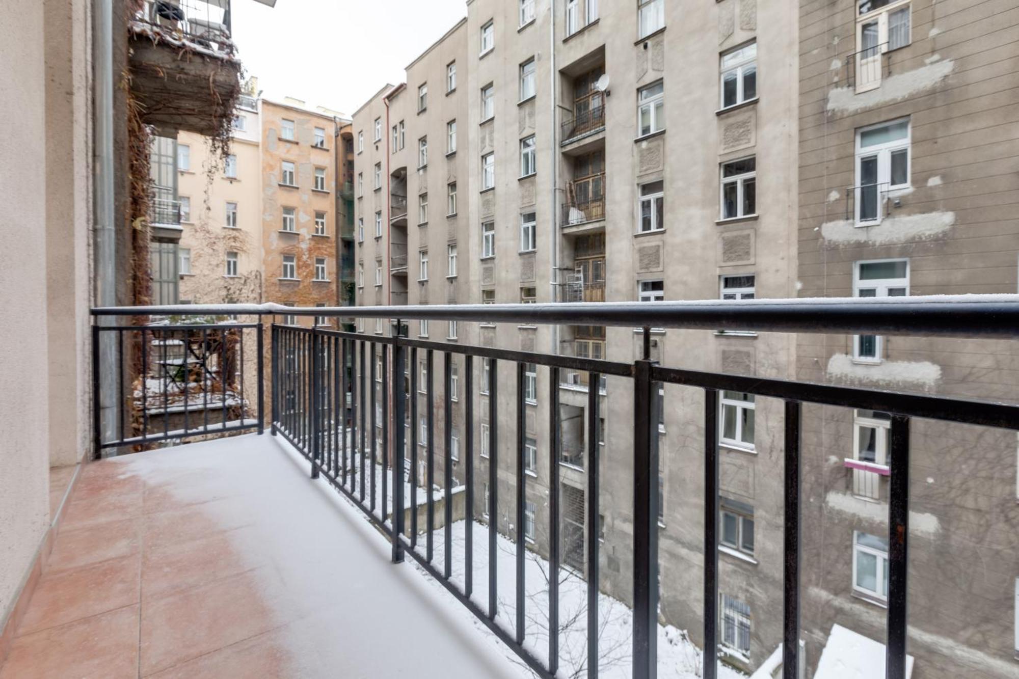 Luxury Riverside Apartments In The Center Of Prag Exteriör bild